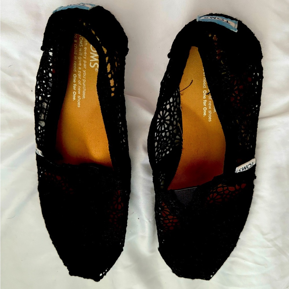 Black, lace Tom’s shoe